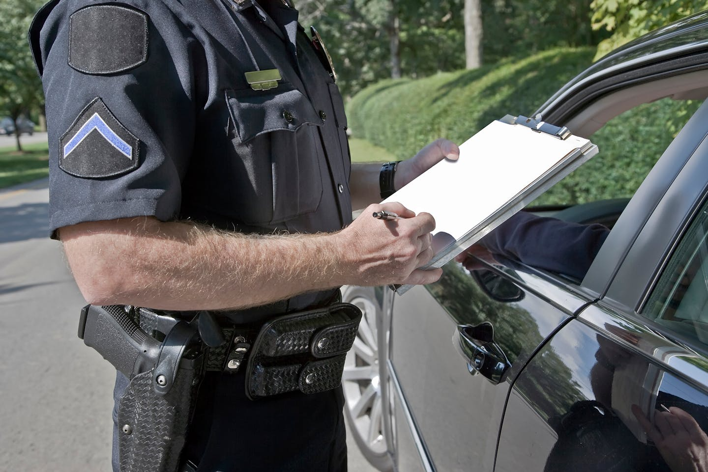 a-police-taking-information-img