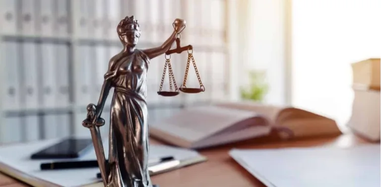 Justice lady statue on a desk